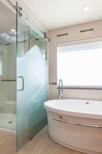 Lonsdale 2 Oceania tub in Neil Kelly story on bathroom retreat