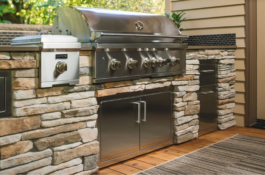 Outdoor kitchen grill in stainless steel.