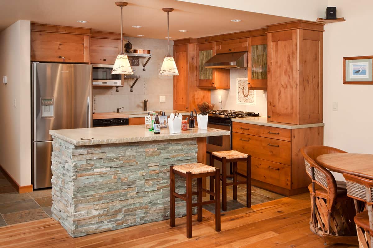 This Bend kitchen remodel project rejuvenated an old kitchen to a modern, craftsmen style kitchen