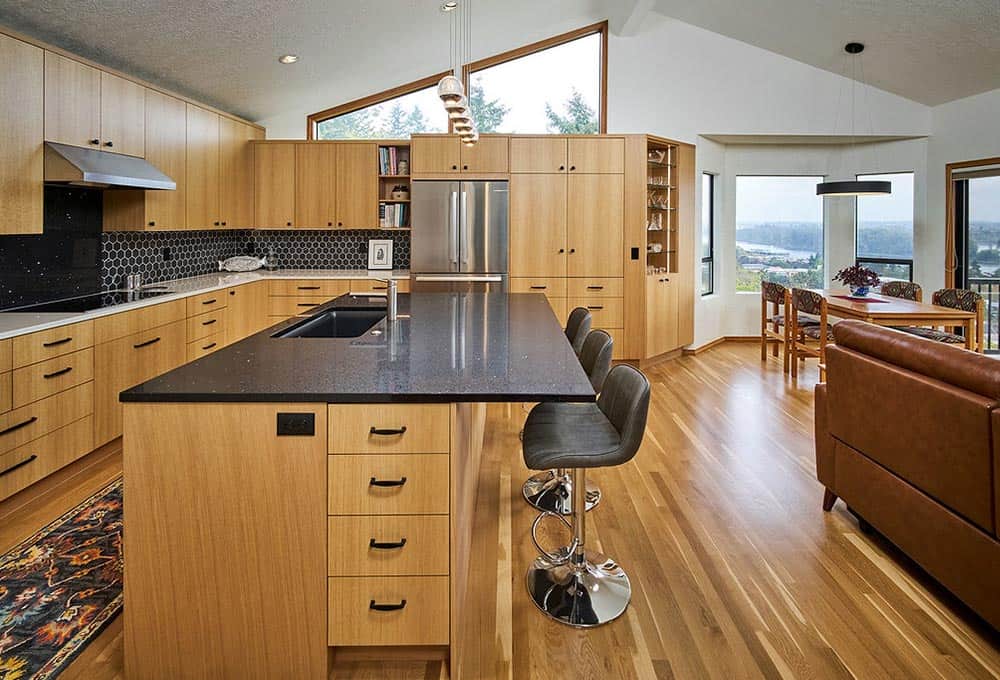 https://www.neilkelly.com/wp-content/uploads/2021/01/Modern-kitchen-with-view-of-living-space-Portland.jpg