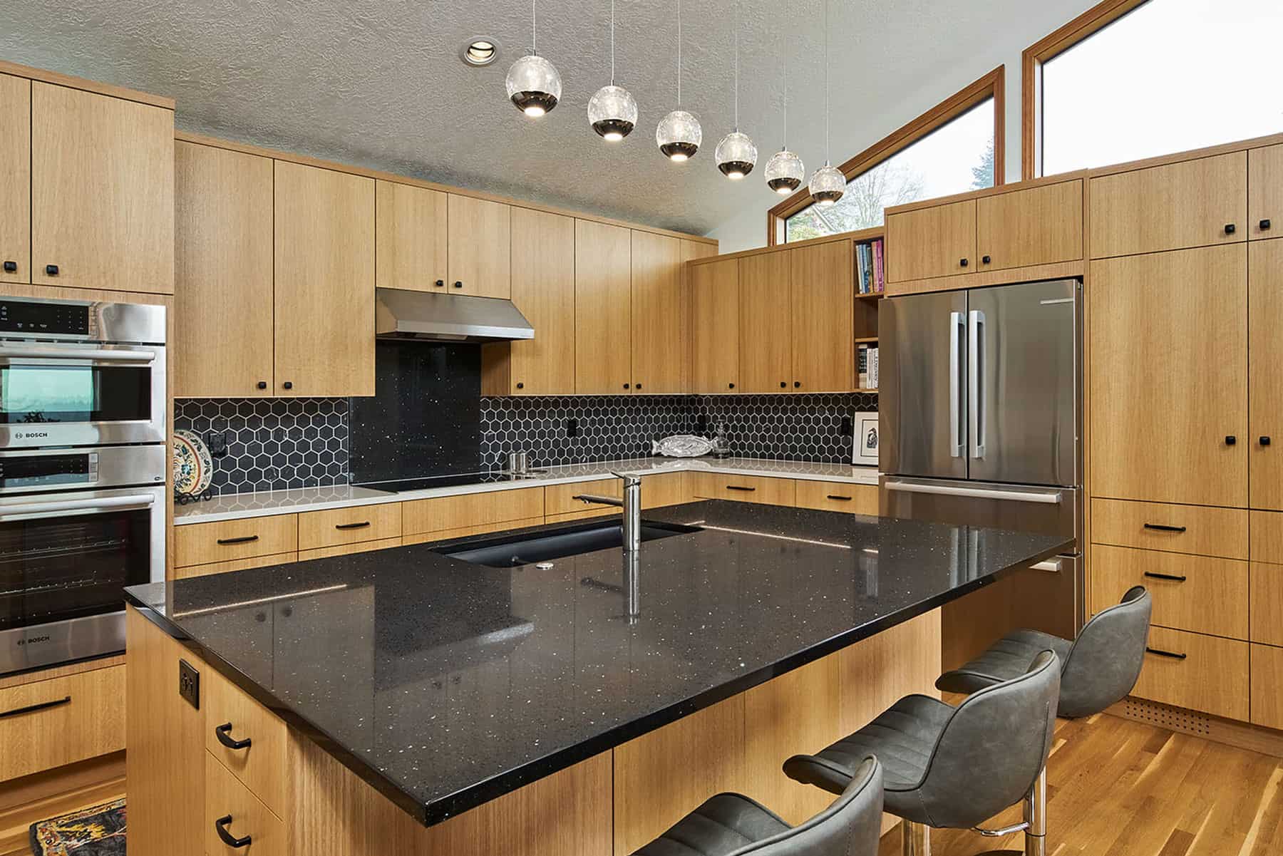 https://www.neilkelly.com/wp-content/uploads/2021/01/Neil-Kelly-View-Point-Terrance-warm-modern-kitchen-remodel-Portland.jpg