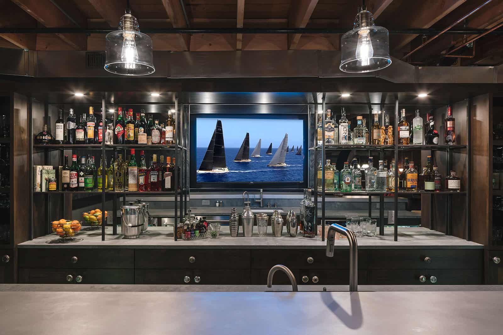 How to Organize and Maintain a Personal Bar Beverage Station