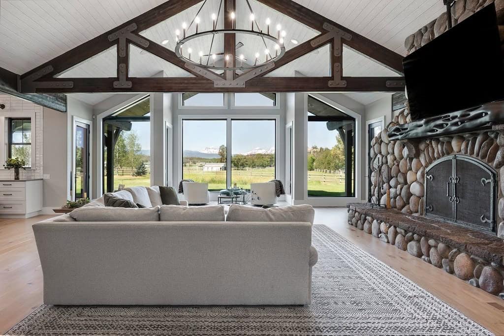 Modern central oregon lodge