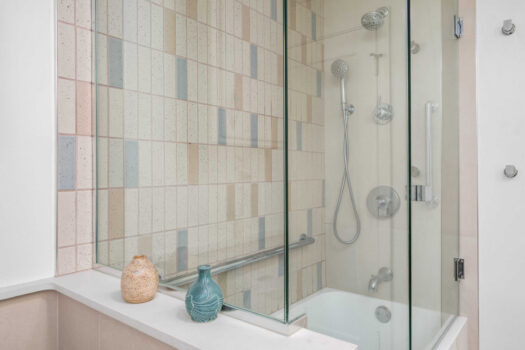 neutral tiled bathroom