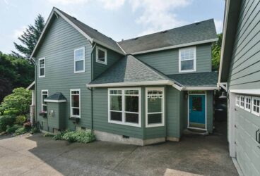 Hip roof to accommodate a dining room addition