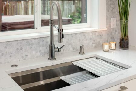 A generous clean up zone is anchored by an undermount sink with drying rack accessories.
