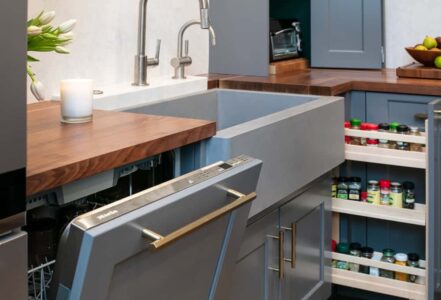 Dishwasher with golden pull handle.