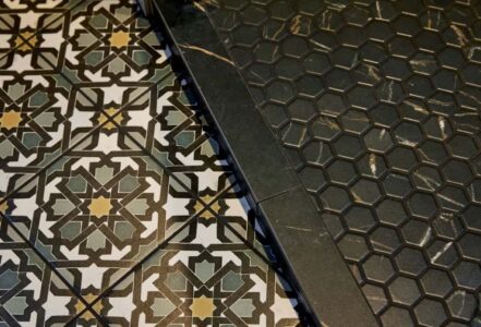 Mariner Vintage Deco floor tile in "Decoro 15".
