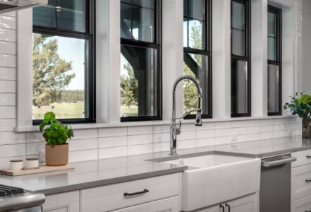 Farmhouse undermount kitchen sink.